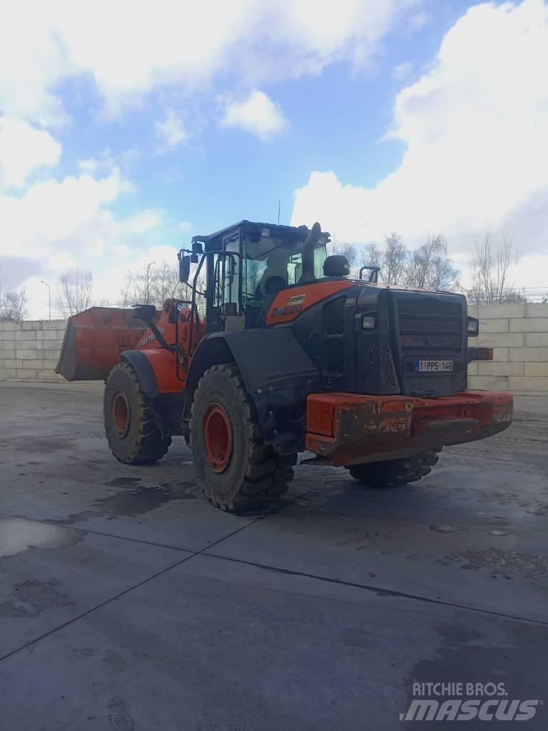Hitachi ZW 220-6 حفارات بعجل