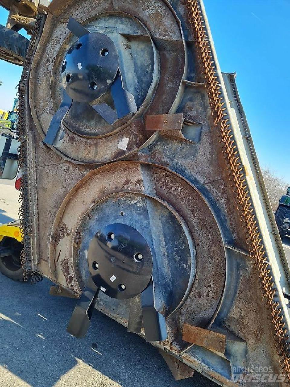 Bednar MM7000 جزازات وأغطية المراعي