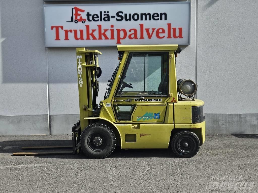 Mitsubishi FG 25 T شاحنات LPG