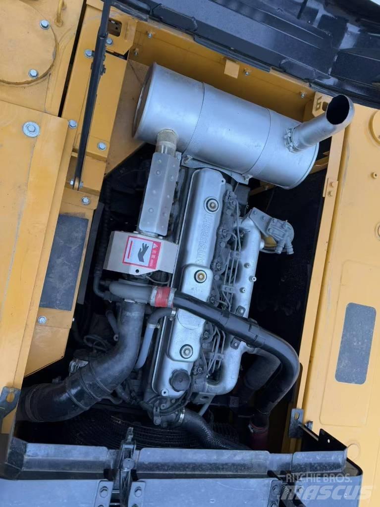 Sany SY 215 C حفارات زحافة