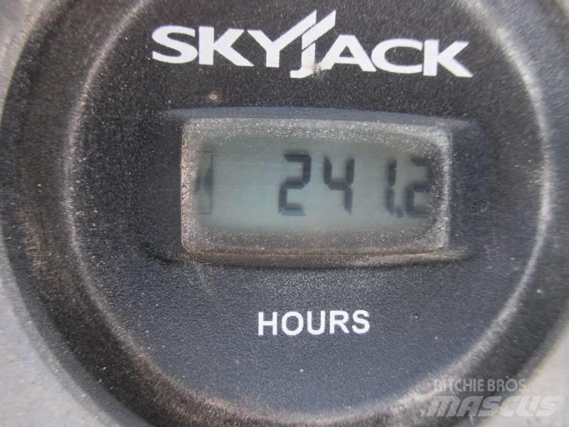 SkyJack SJ III 3219 رافعات مقصية الشكل