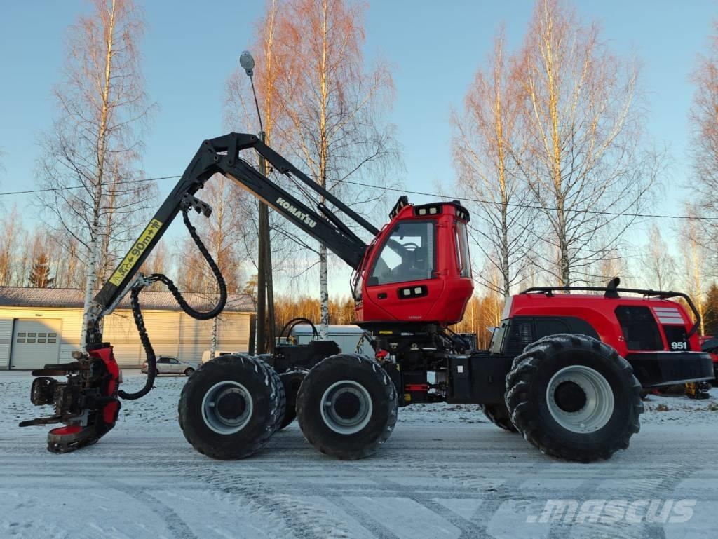 Komatsu 951 حصادات