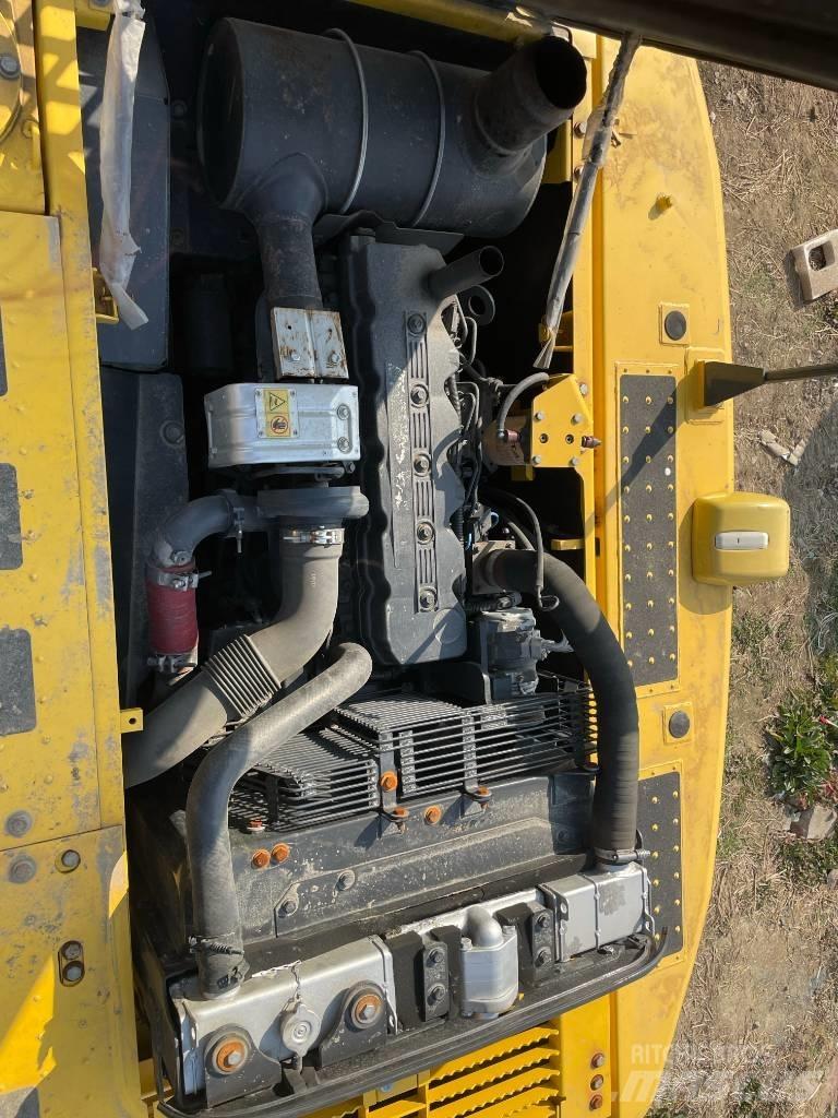 Komatsu PC 210 LC-7 حفارات زحافة