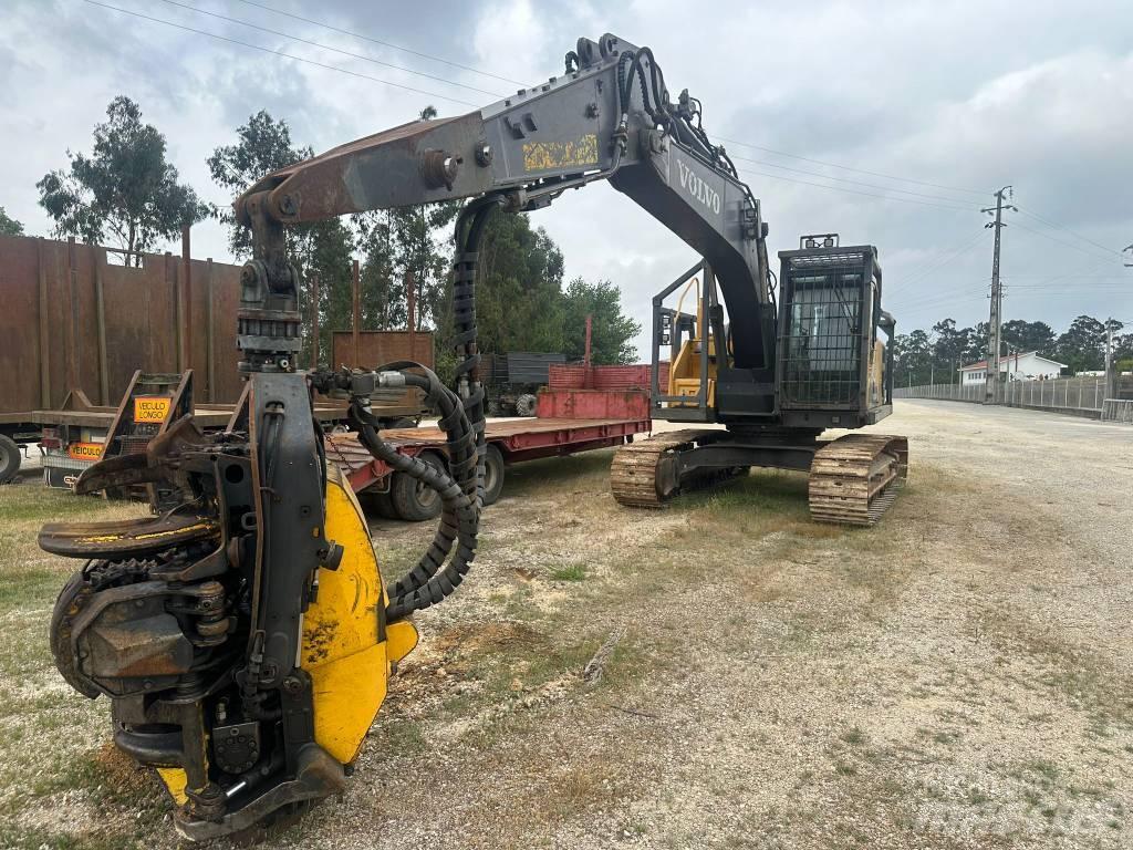 Volvo 220 E حصادات