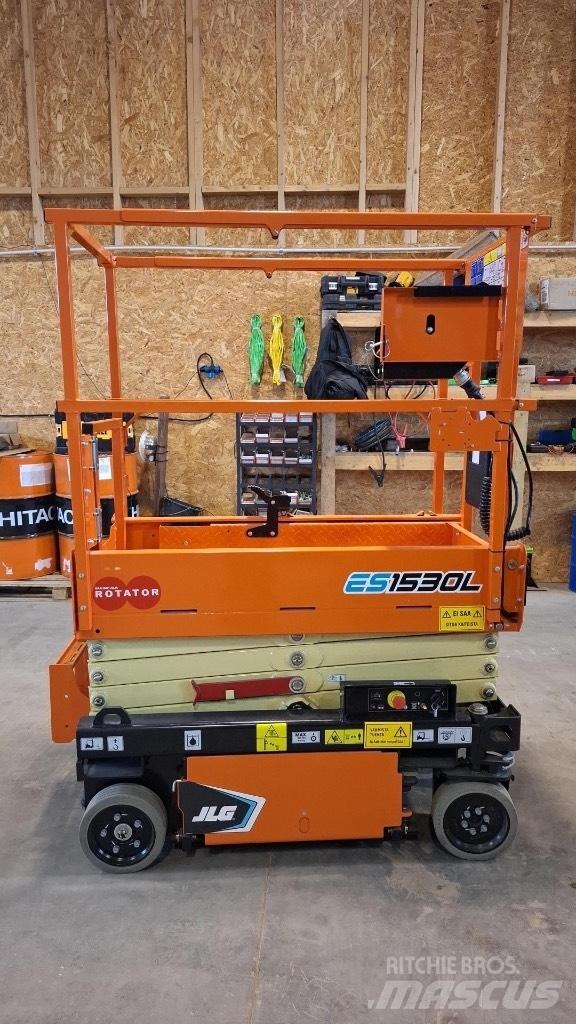 JLG ES 1530 L رافعات مقصية الشكل