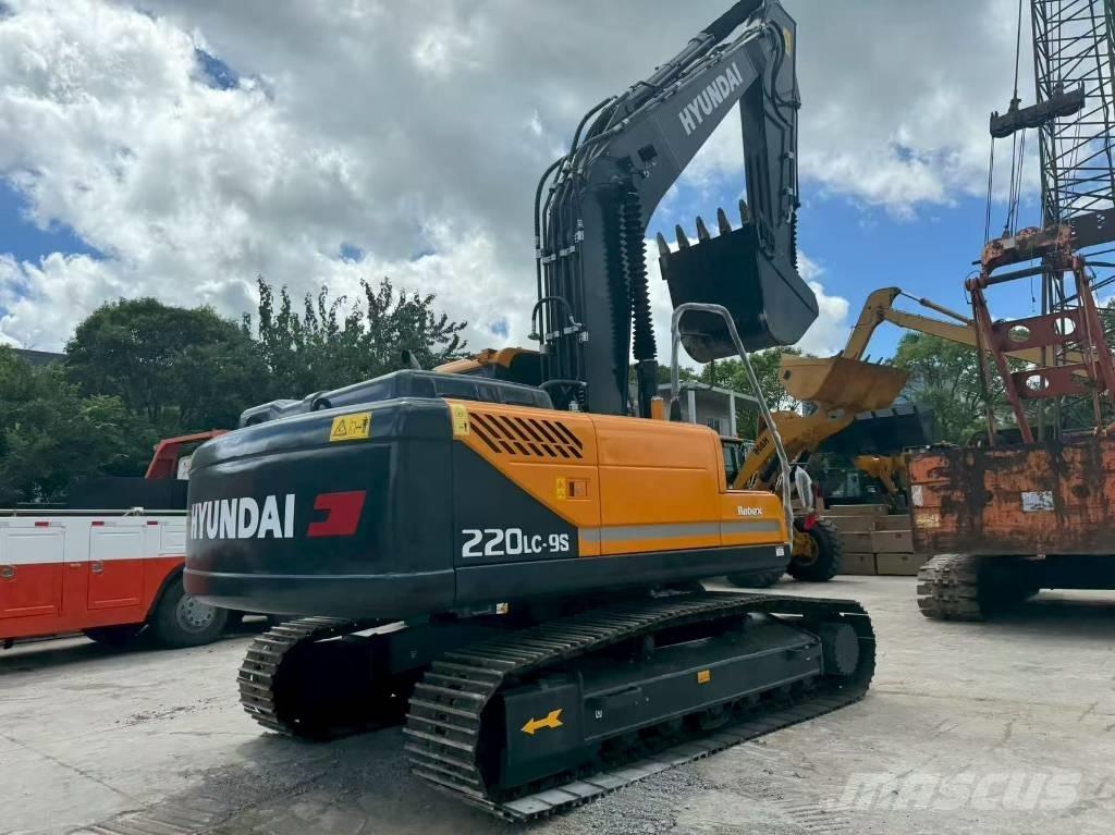 Hyundai r220lc-9s حفارات وسط 7 طن - 12 طن