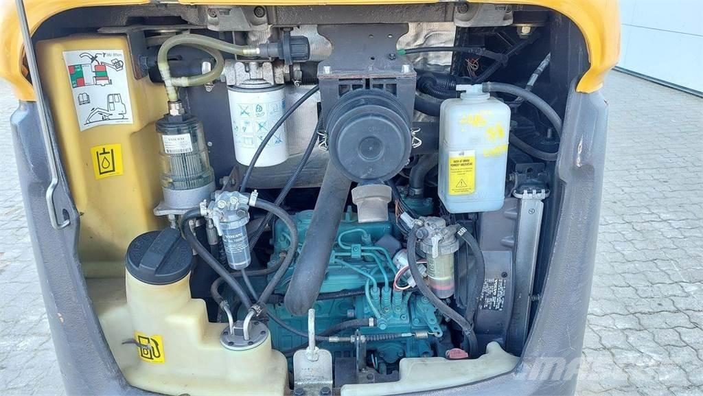 Volvo EC20D حفارات بعجل