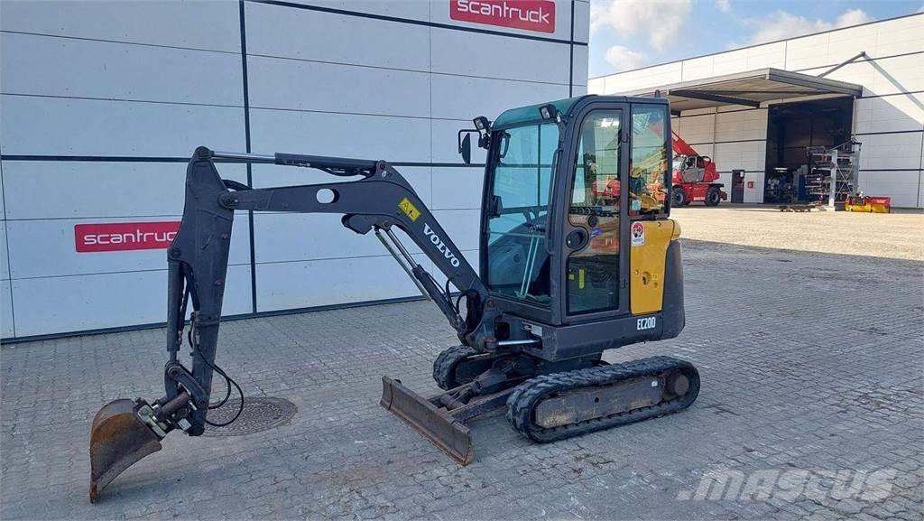 Volvo EC20D حفارات بعجل