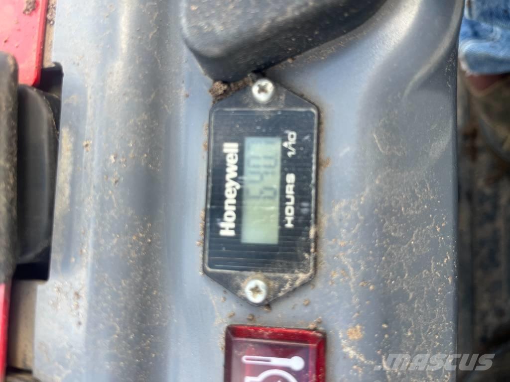 Takeuchi TB 210 R حفارات صغيرة أقل من 7 طن (حفارات صغيرة)