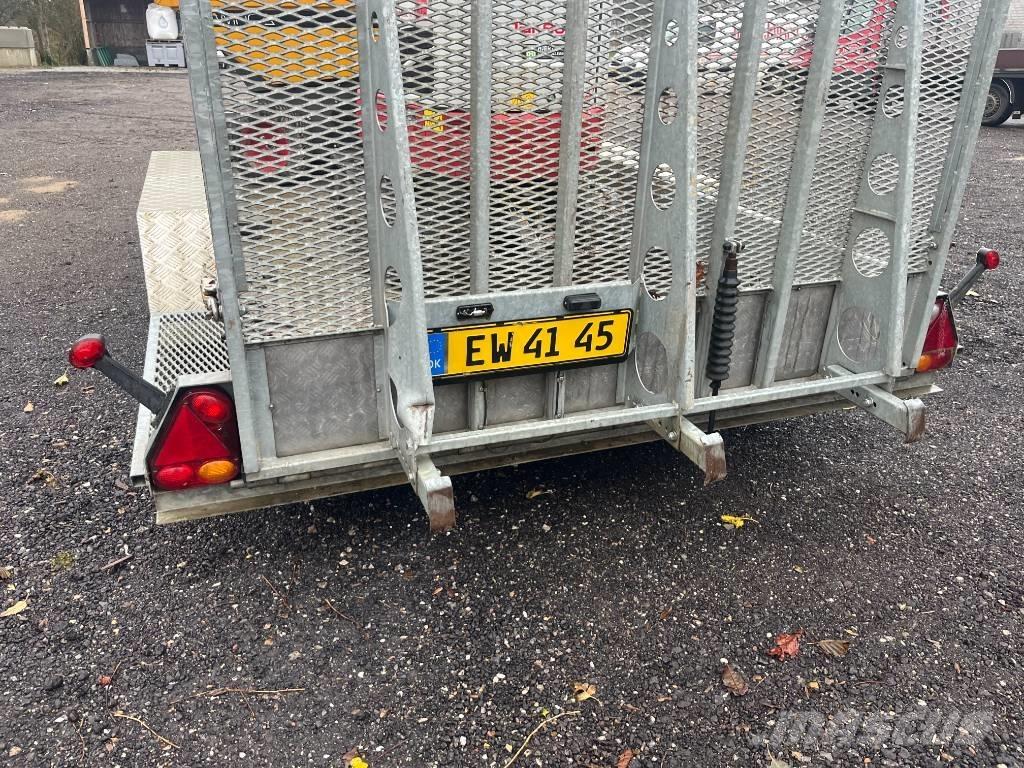 Takeuchi TB 210 R حفارات صغيرة أقل من 7 طن (حفارات صغيرة)