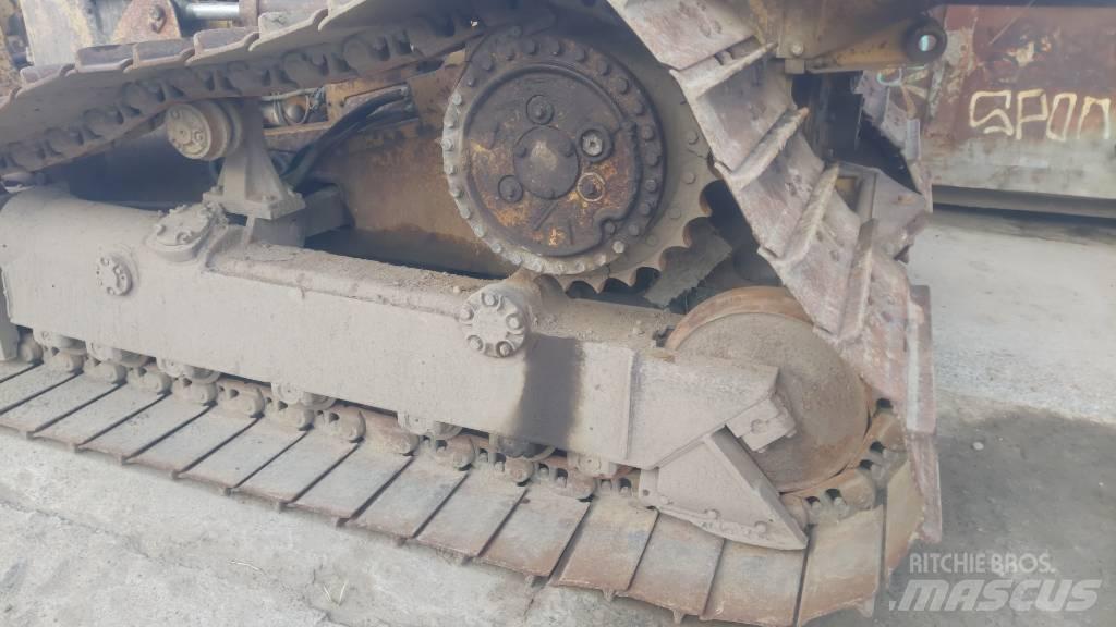 CAT D 4 LGP بلدوزرات مجنزرة