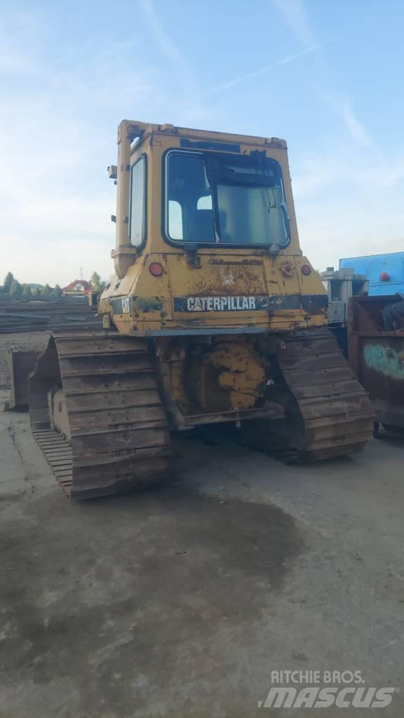 CAT D 4 LGP بلدوزرات مجنزرة