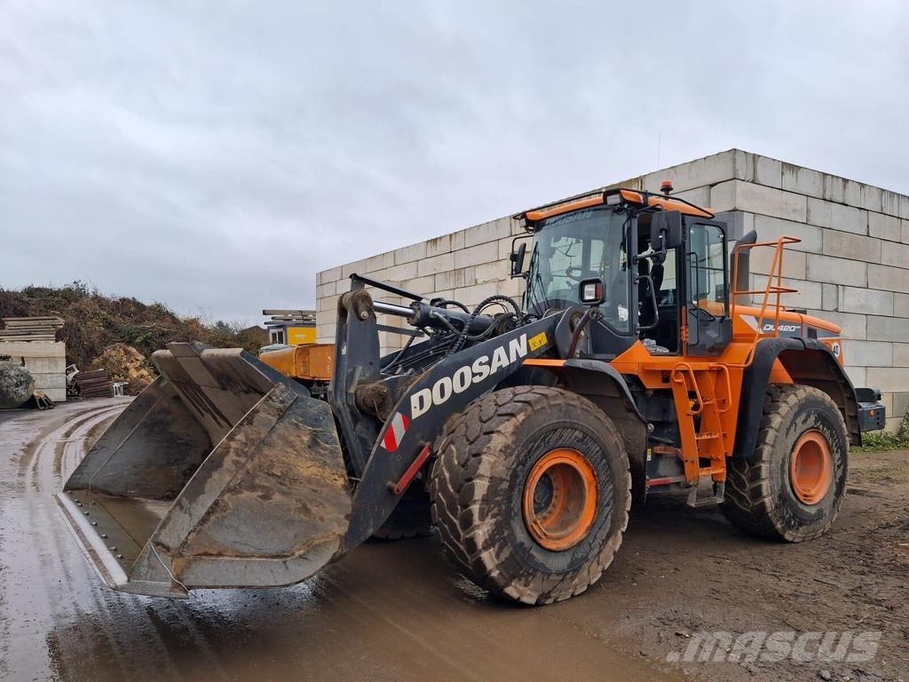 Doosan DL420 لوادر بعجل