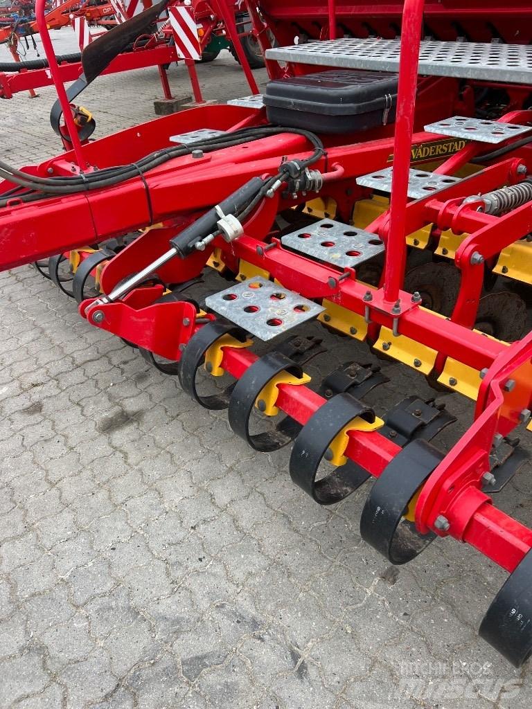 Väderstad Rapid400C مثاقيب مدمجة
