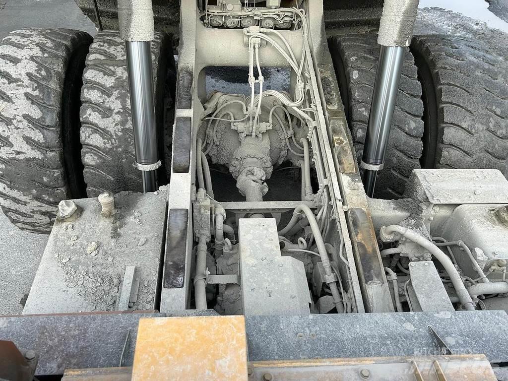 Komatsu HD605-7 عربات نقل قلابة للمواقع
