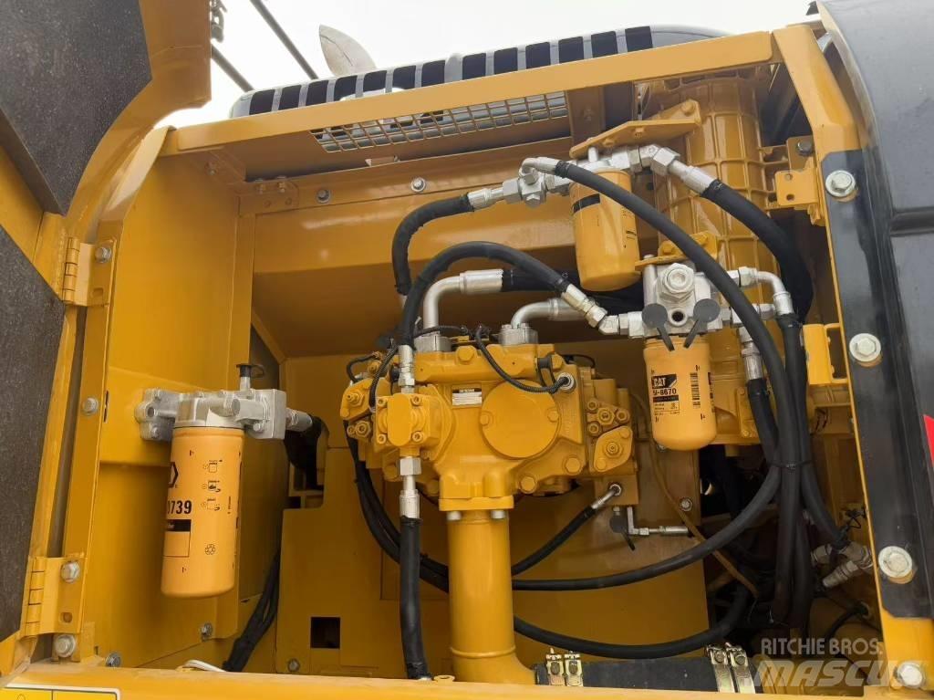CAT 330 D L حفارات زحافة
