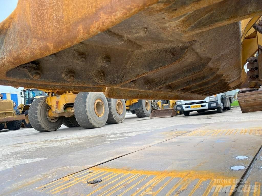 CAT D6T XL NVT بلدوزرات مجنزرة