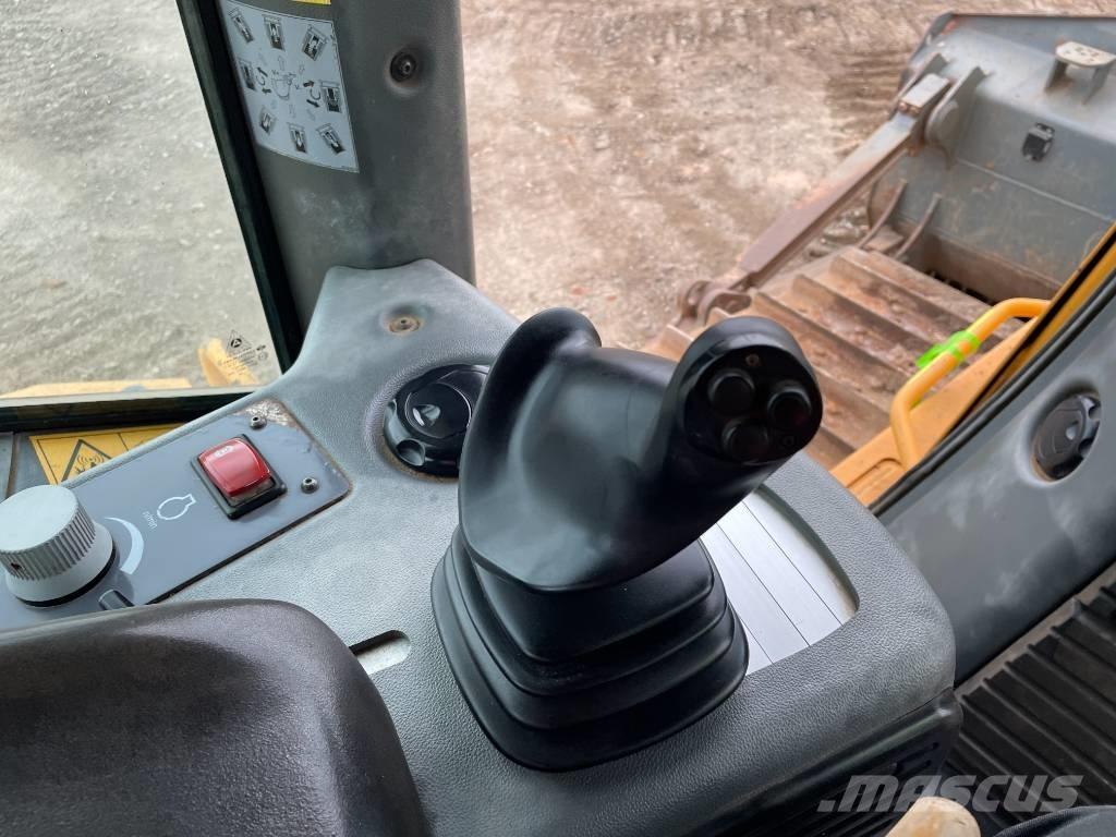 Liebherr PR 746 بلدوزرات مجنزرة