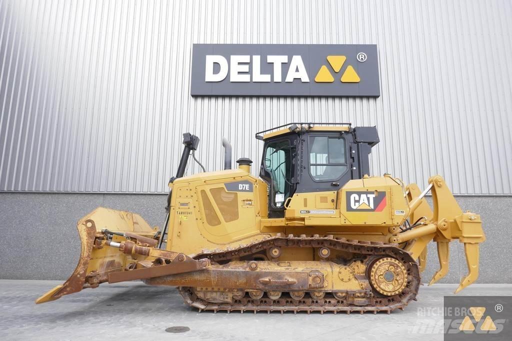 CAT D7E بلدوزرات مجنزرة