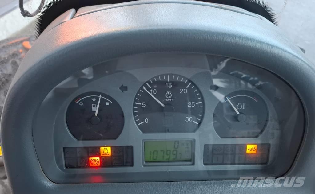 Valtra 8950 الجرارات