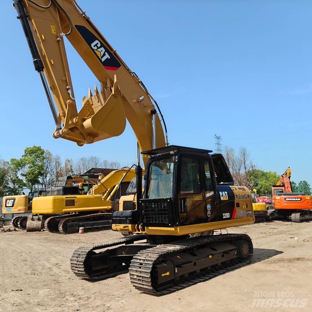 CAT 320D2 حفارات زحافة