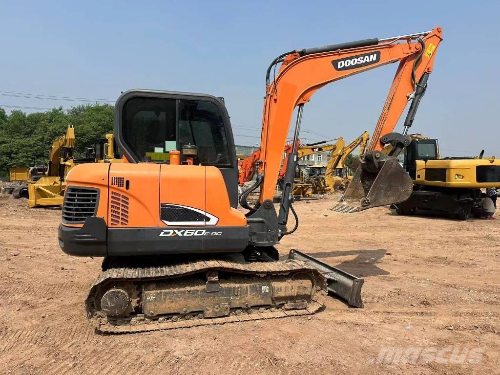 Doosan DX 60 حفارات زحافة