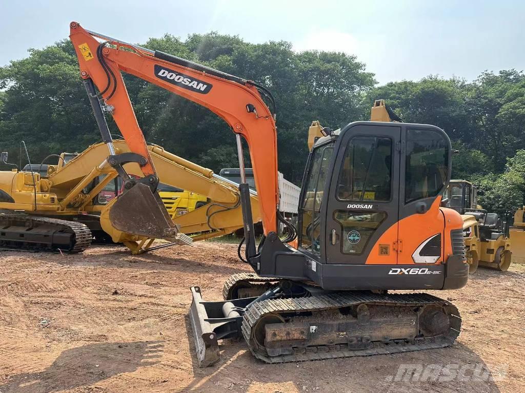 Doosan DX 60 حفارات زحافة