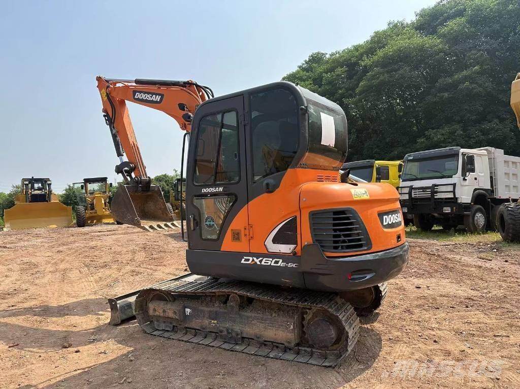 Doosan DX 60 حفارات زحافة