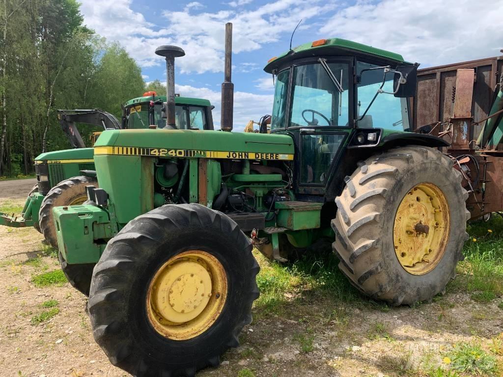 John Deere 4240 الجرارات