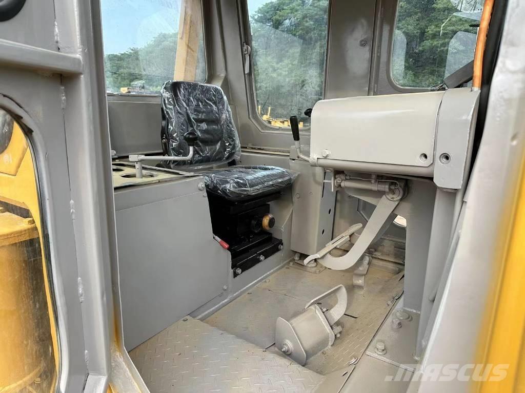 CAT D7G بلدوزرات مجنزرة