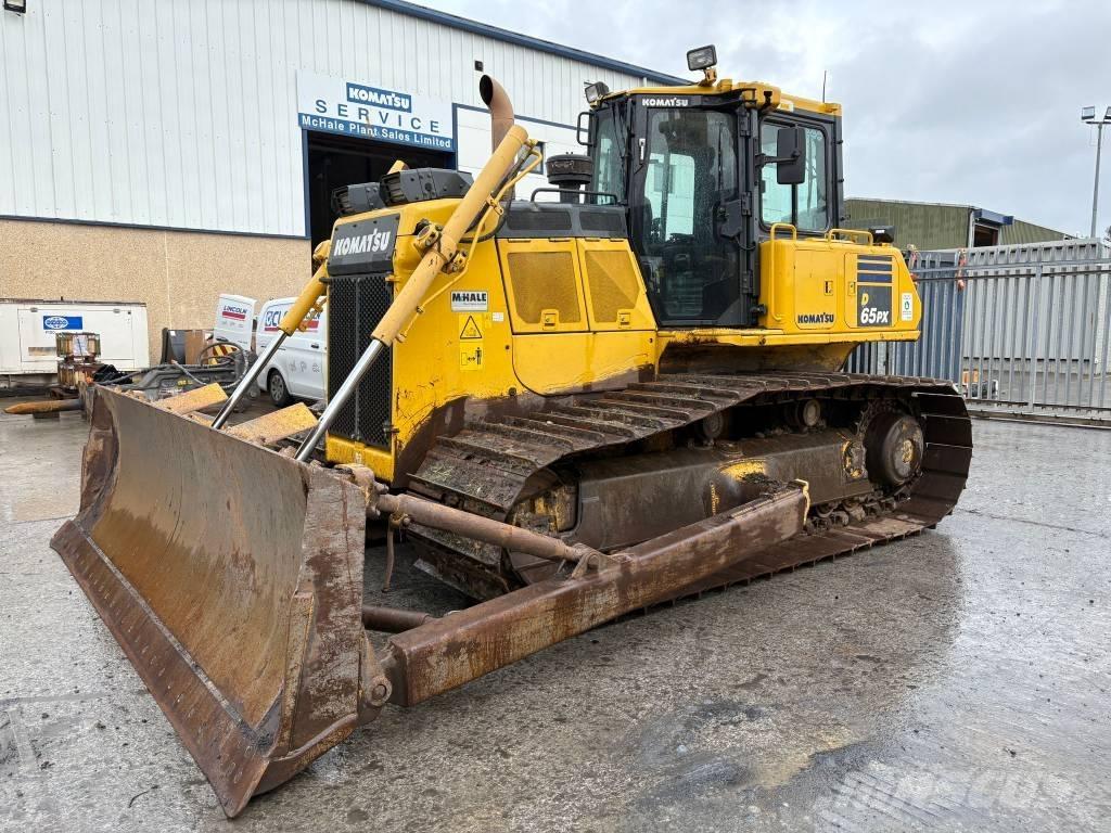 Komatsu D65PX-18 بلدوزرات مجنزرة