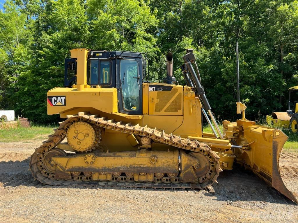 CAT D 6 T LGP VP بلدوزرات مجنزرة