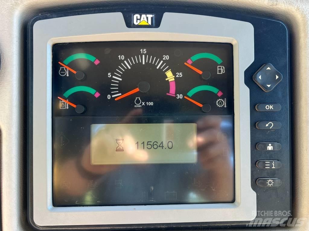 CAT D 6 T LGP VP بلدوزرات مجنزرة