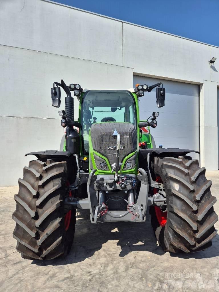 Fendt 718 Vario الجرارات