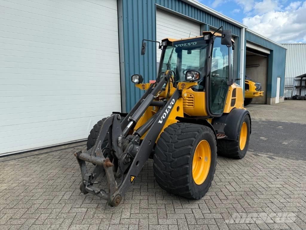 Volvo L 25 F لوادر بعجل