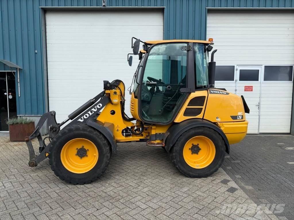 Volvo L 25 F لوادر بعجل