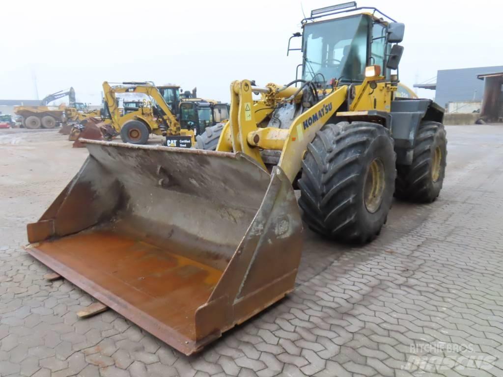 Komatsu WA 320-5 لوادر بعجل