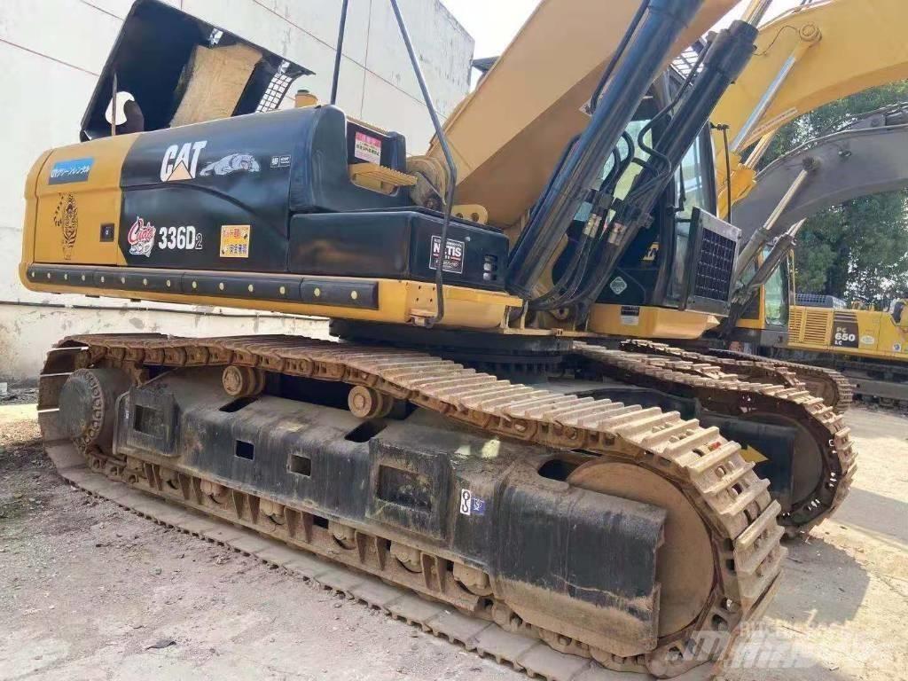 CAT 336 D2 حفارات زحافة