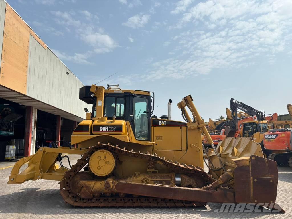 CAT D 6 R XW بلدوزرات مجنزرة