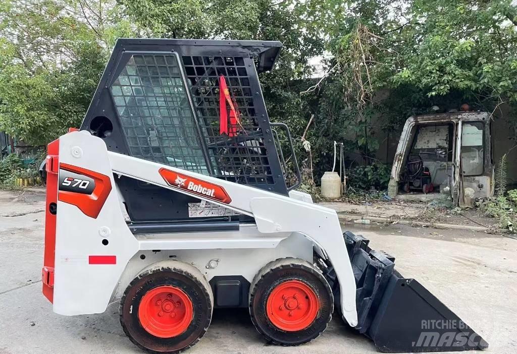 Bobcat S 70 لوادر انزلاقية التوجيه