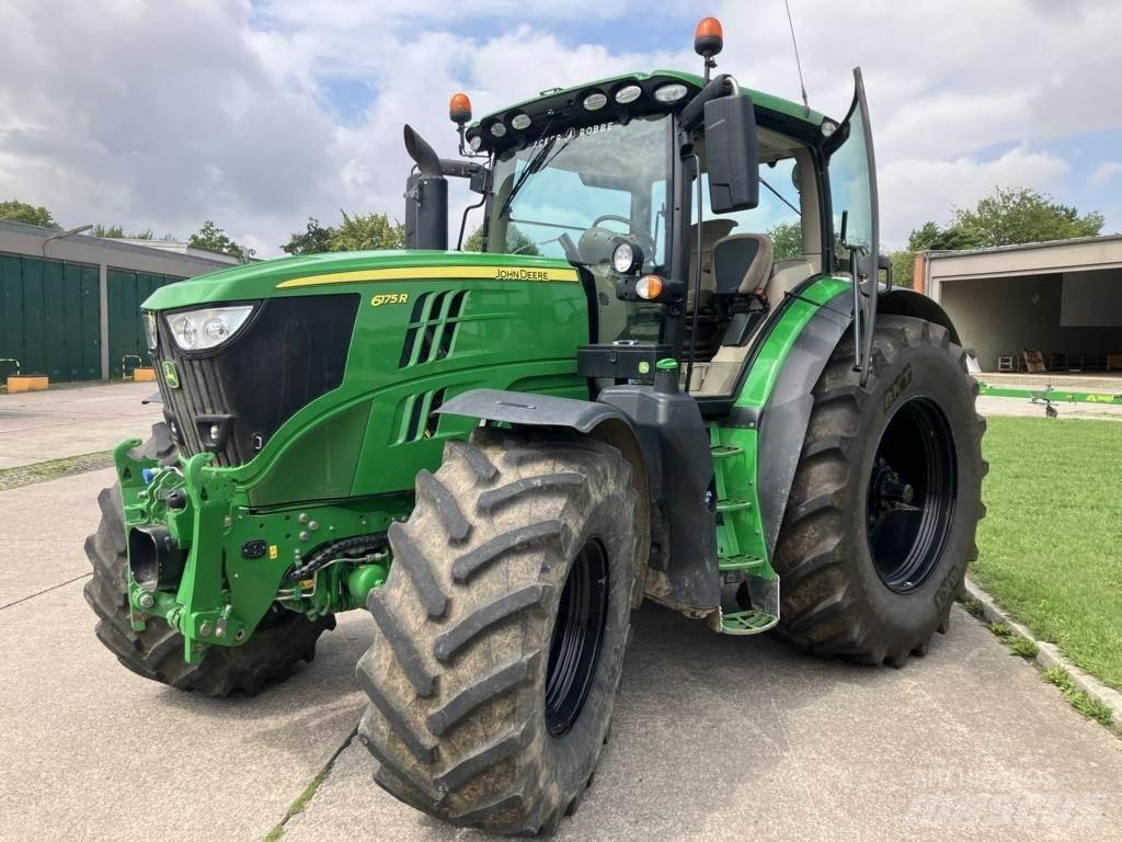 John Deere 6215R الجرارات