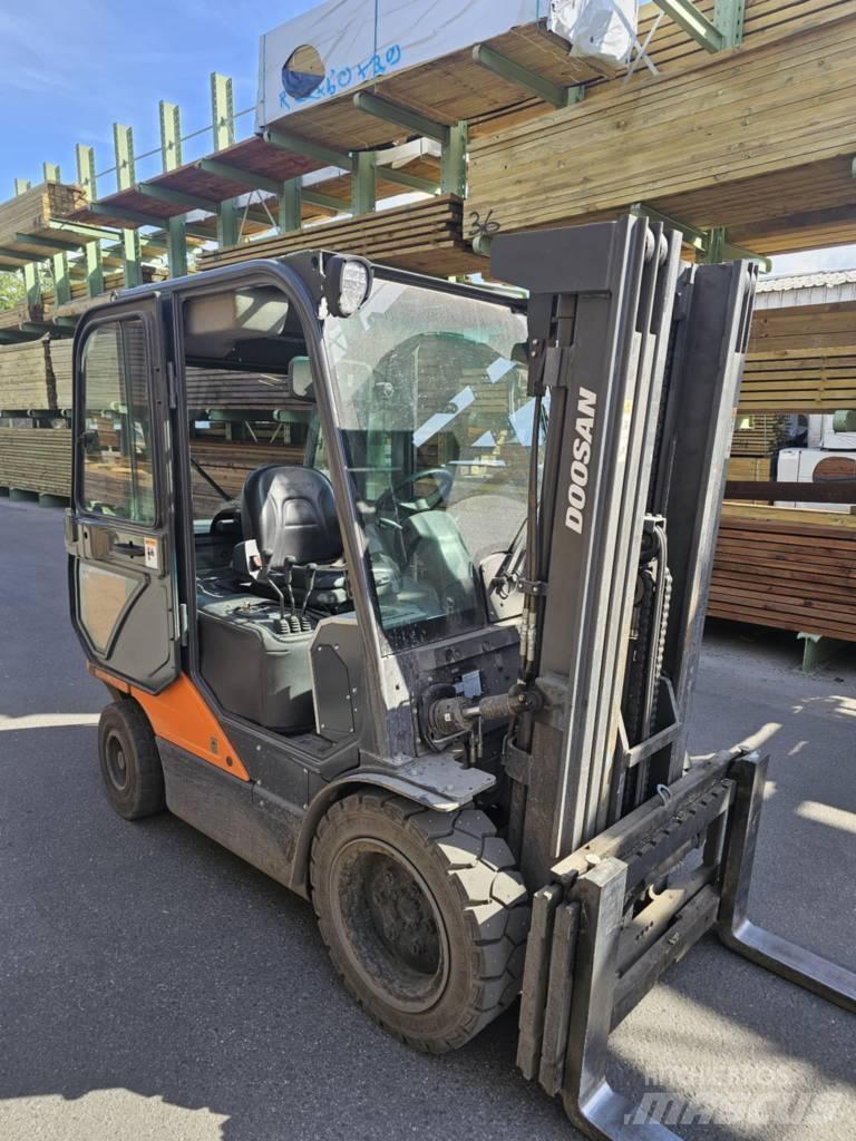 Daewoo Doosan D35C - 7 شاحنات الديزل