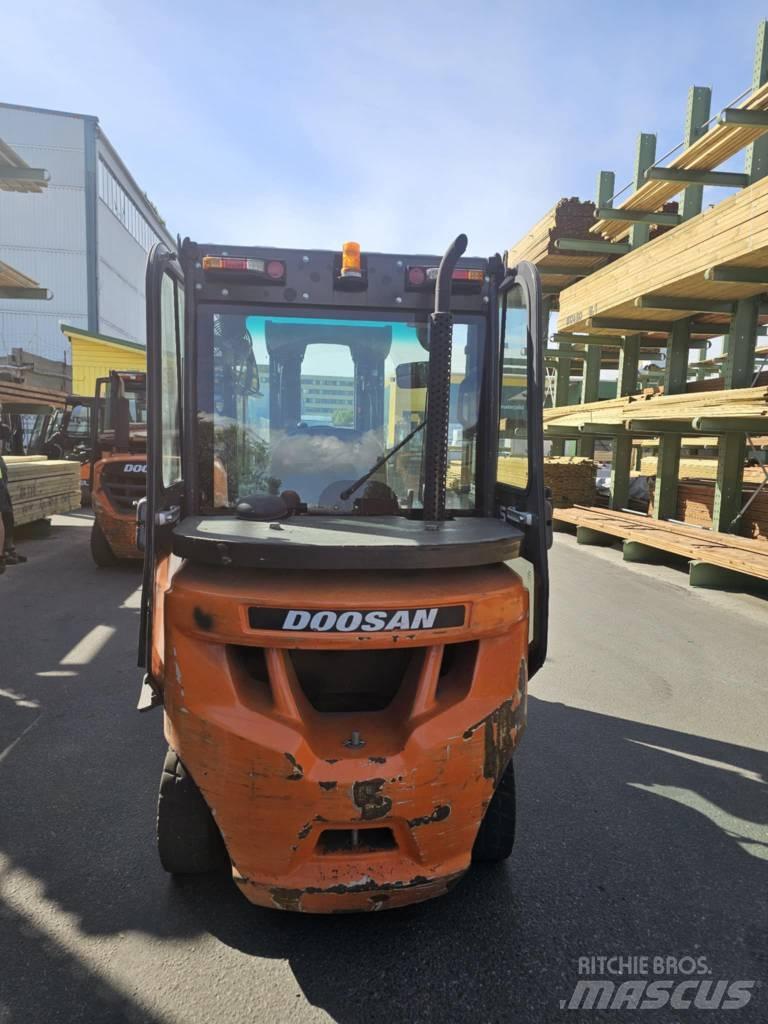 Daewoo Doosan D35C - 7 شاحنات الديزل