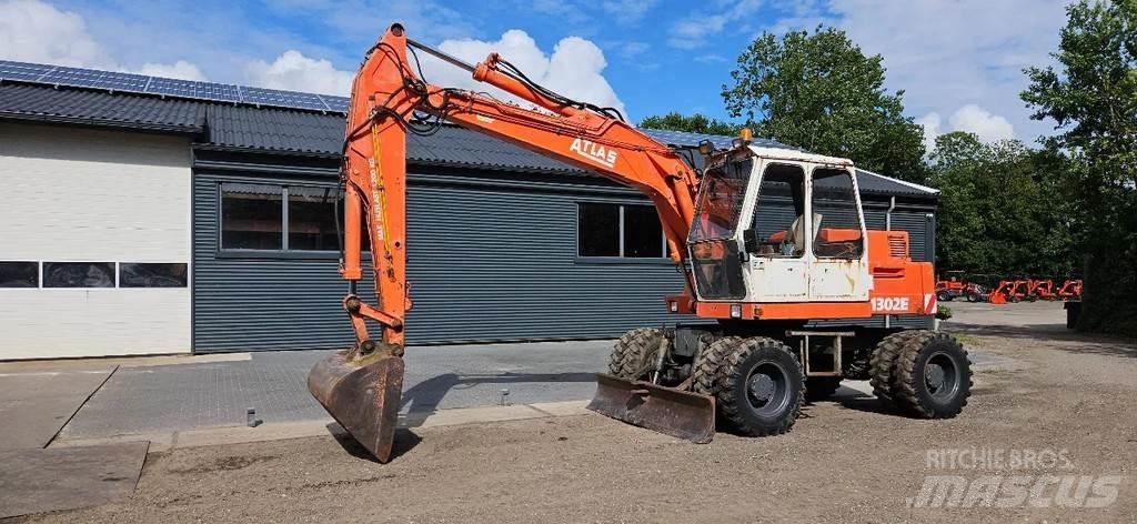 Atlas 1302 E حفارات بعجل