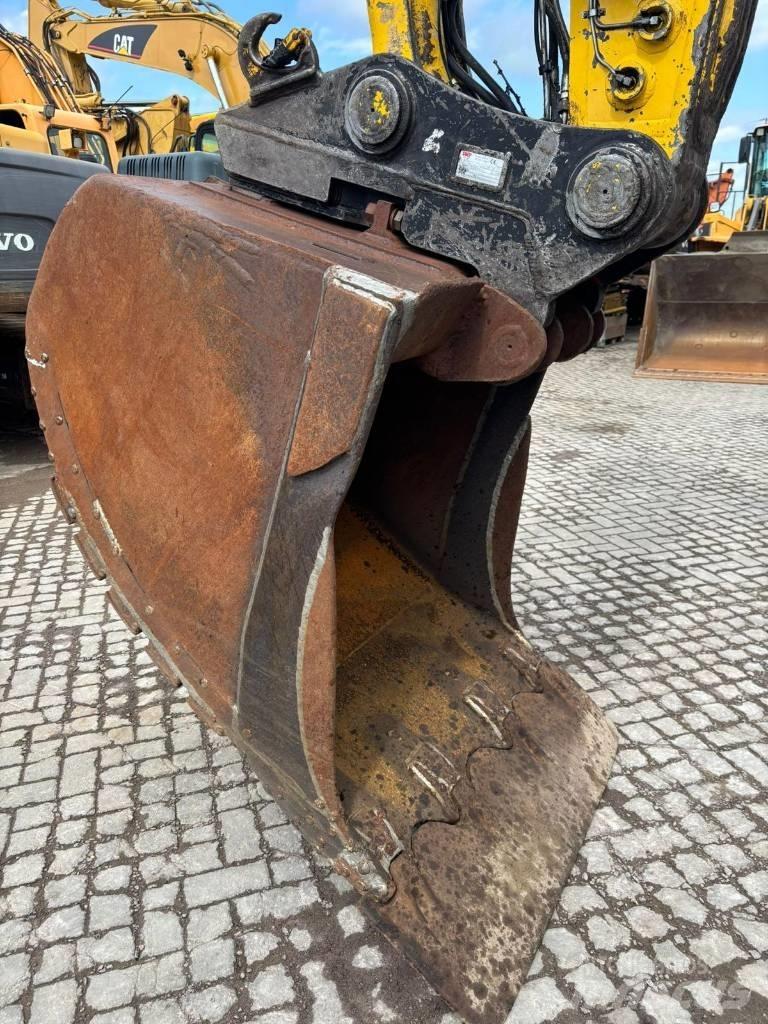 Komatsu PC 210 LC-7 حفارات زحافة