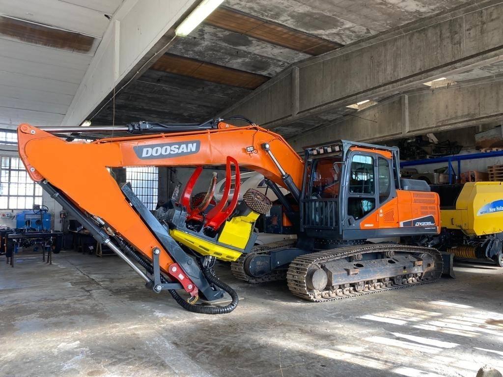 Doosan DX 235 NLC-5 حفارات زحافة