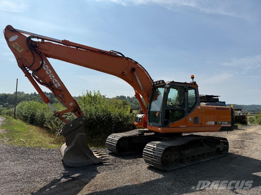 Doosan DX 225 LC حفارات زحافة