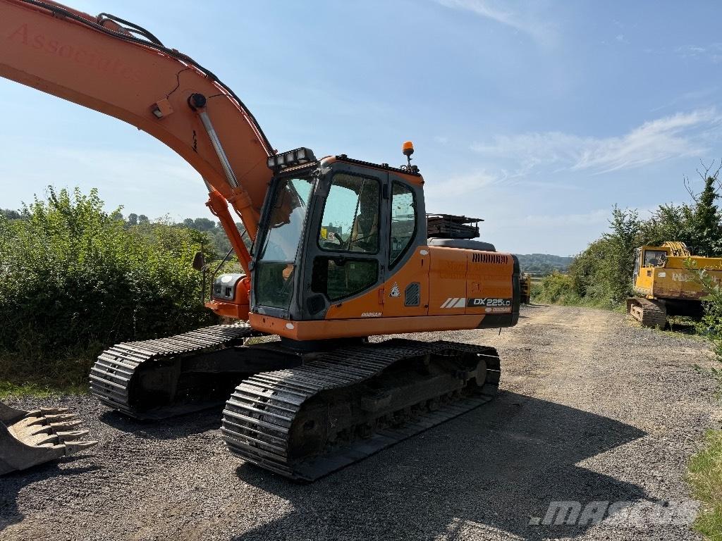 Doosan DX 225 LC حفارات زحافة
