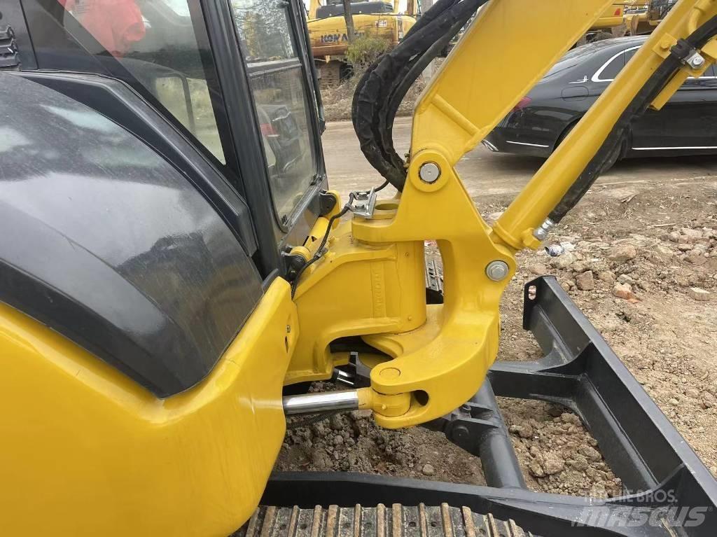 Komatsu PC 40MR حفارات صغيرة أقل من 7 طن (حفارات صغيرة)