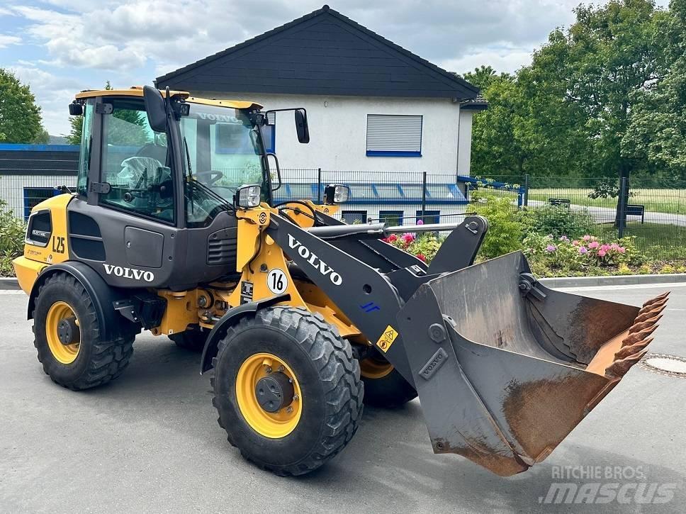 Volvo L 25 Electric لوادر بعجل